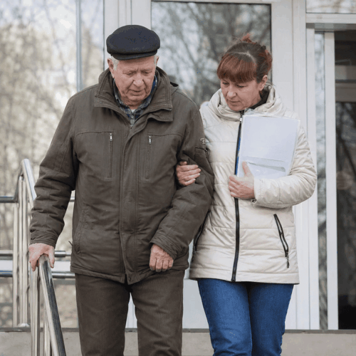 Когда вы внезапно стали ухаживать за близким: с чего начать и как не выгореть — Забота Лайф