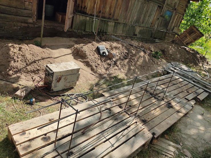 Какой фундамент лучше для дома на глинистой почве