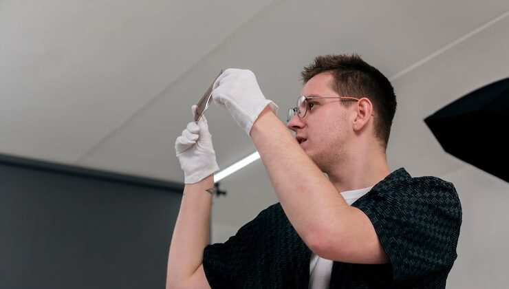 Монтаж натяжного потолка своими руками — реально ли