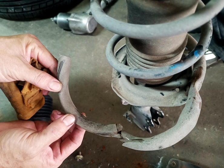 Почему свистит ремкомплект после замены ролика