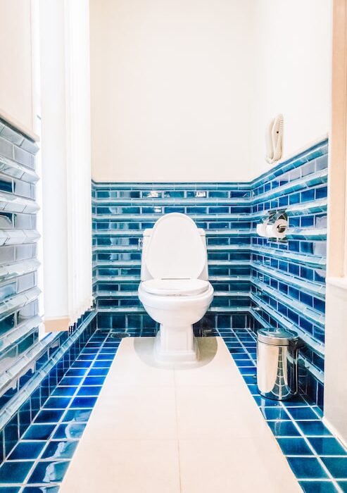 Как установить унитаз на плитку своими руками — инструкция